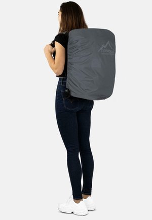 Grau wasserdichter Rucksack mit einem schlanken Design, verstellbaren Schulterriemen und Logo. Leichtes Material, ideal für den Outdoor-Einsatz.