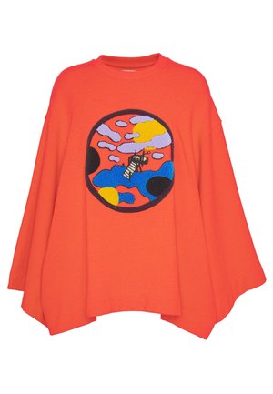 Kirkkaan oranssi ylivertainen paita, jossa on värikäs abstrakti pyöreä pala, jossa on pilvimuotoja ja keskellä tikapuiden kuva.