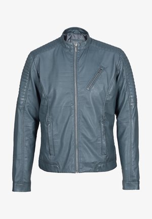 Giacca in pelle blu con colletto alto, dettagli a coste sulle spalle, chiusura frontale con zip e tasca sul petto con zip. Texture liscia.