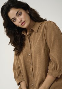 Kaffe Curve VERANA - Shirt dress - toffee