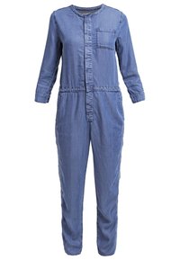 Kombinezon dżinsowy w średnim odcieniu niebieskiego, z długimi rękawami, okrągłym dekoltem, zapięciem na guziki z przodu oraz kieszenią na piersi. Charakteryzuje się luźnym krojem.