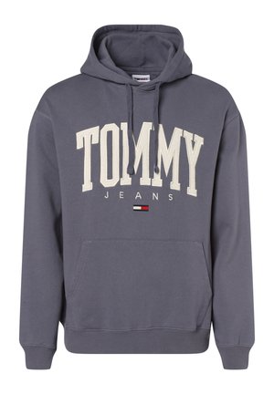 Ciemnoszara bluza z kapturem z napisem "TOMMY JEANS" i małym, czerwonym, białym i granatowym logo z przodu, z kieszenią z przodu i troczkami.