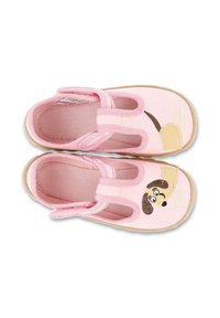 Różowe buty z materiału z elastycznymi paskami, z rysunkiem kartonowego psa na palcach i miękką gumową podeszwą. Lekki i oddychający materiał.