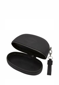 Custodia rigida nera con superficie testurizzata, forma curva, chiusura a zip e scomparto interno; include una piccola tracolla attaccata con etichetta.