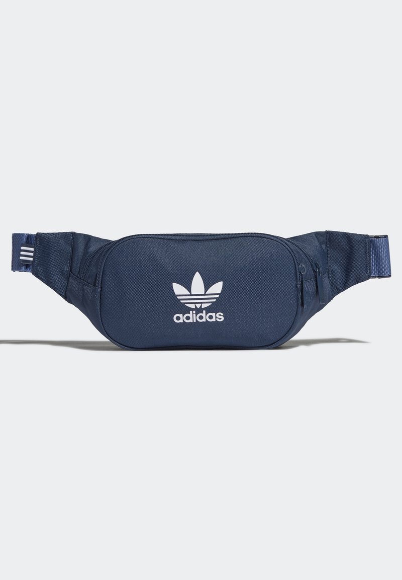 Navy blauwe heuptas van een gestructureerde stof, met twee ritscompartimenten en een wit Adidas-logo aan de voorkant.