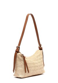 Olkalaukku oljista ruskealla nahkahihnalla, tekstuurilla kudottu malli, kaareva muoto ja tupsuyksityiskohta, jossa on vetoketjusuljenta.