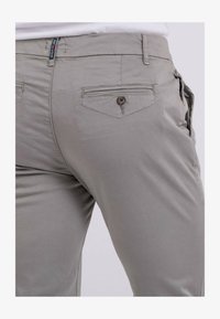Non sélectionné, gris