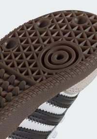 adidas Originals SAMBA UNISEX - Trainers - white/core black gum