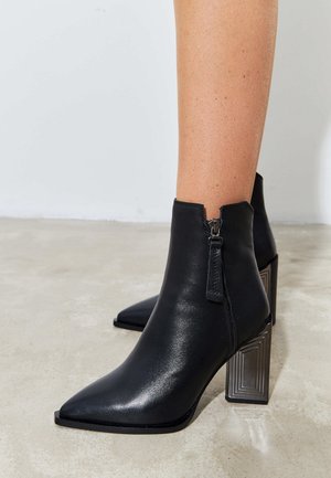 Cesare Gaspari, Bottines à talons hauts - black