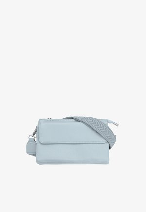 Borsa a tracolla in pelle azzurro chiaro texturizzato con patta frontale e ampia tracolla regolabile e decorata.