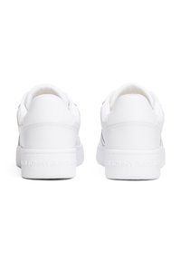 Tommy Jeans RETRO BASKET ESS - Trainers - white