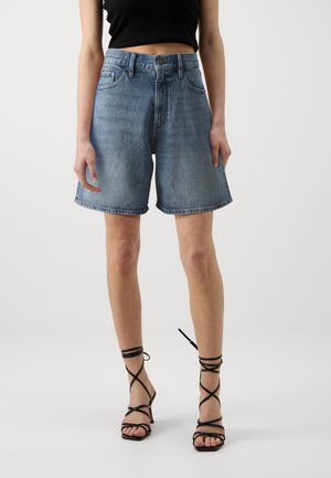 HIGH BERMUDA CLEAN EDGE - Denim shorts - sun faded paradiso blue