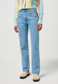 Wrangler SUNSET - Ravne kavbojke - light stone