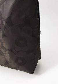 Thumbnail Image 5