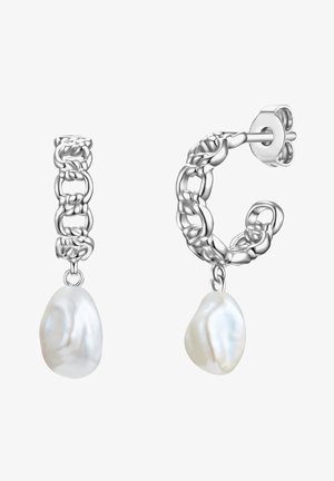 Sudraba riņķveida auskari ar saistītu ķēdes dizainu un vienu neregulāru baltu pērli. Gluda tekstūra ar metālisku spīdumu.