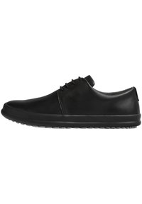 Scarpe nere in pelle con una superficie liscia, punta tonda, design minimalista, chiusura con lacci e suola in gomma flessibile.