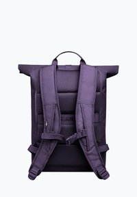 Zaino roll-top viola con spallacci regolabili e imbottiti, pannello posteriore in rete e dettagli riflettenti. Tessuto resistente con design elegante.