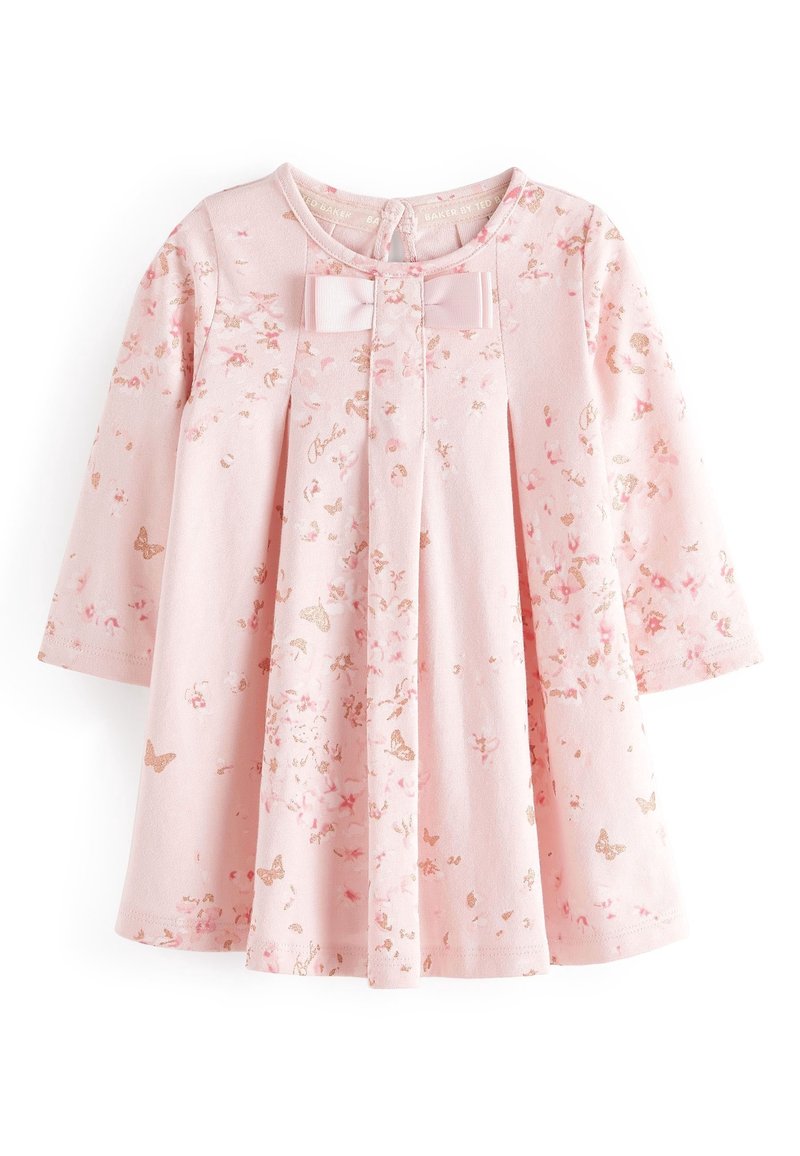 Vaaleanpunainen pitkähihaisen vauvan mekko, jossa on kukka- ja perhoskuvioita, etupurristuksia ja pieni juhlapanta kauluksessa.