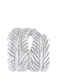 Hõbevõlu, millel on kaks detailset sulge kujutavat disaini koos tekstuuriga lehtedega ja keskel kinnitusauguga. Sile, poleeritud viimistlus.