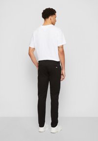 Tommy Jeans TJM SCANTON PANT - Chinos - black