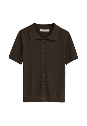 Donkerbruin poloshirt met korte mouwen, knoopsluiting, kraag en geribde manchetten en zoom, met het label "Polo Club" aan de binnenkant van de kraag.