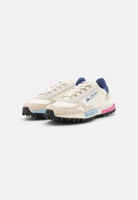 Lacoste ELITE ACTIVE  - Joggesko - off white/navy