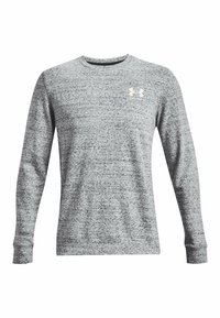 Camiseta deportiva de manga larga gris, hecha de un tejido texturizado, con cuello redondo y un pequeño logo blanco en la parte superior izquierda del pecho.