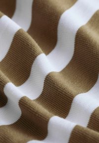 Next STRIPE  REGULAR FIT - Svetríkové šaty - neutral