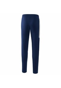Marineblauwe sportbroek met een tapse pasvorm, een elastische tailleband, zijzakken met rits en contrasterende witte panelen aan de zijkanten. Gladde textuur.