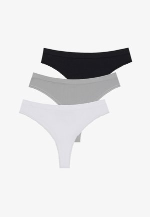 Tre par af tøfler stablet: sort øverst, grå i midten og hvid nederst. Blød ribbet tekstur, delikat blondekant.