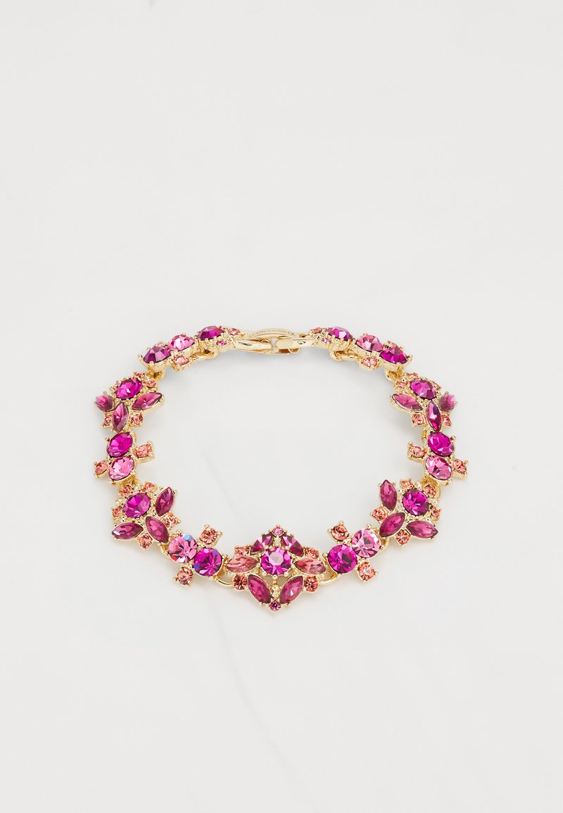 Bracciale in tono dorato con varie gemme rosa di forme marquise e rotonde, disposte in un design floreale con dettagli intricati.