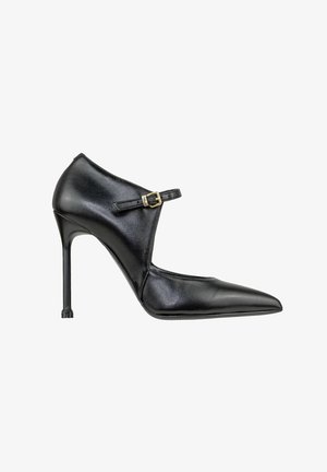 Scarpa nera con tacco alto realizzata in pelle lucida. Presenta punta affusolata, cinturino alla caviglia con fibbia dorata e tacco a stiletto. Texture liscia.