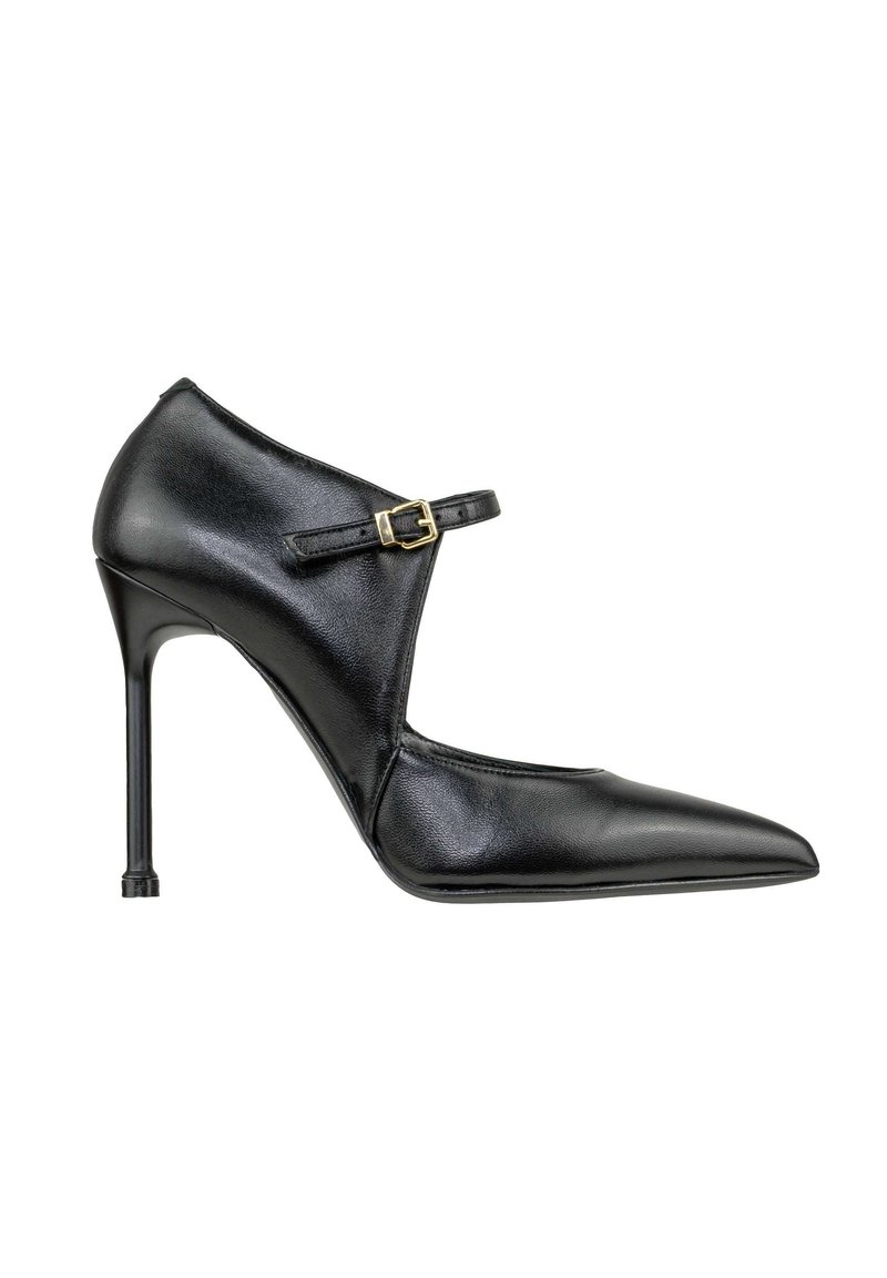 Scarpa nera con tacco alto realizzata in pelle lucida. Presenta punta affusolata, cinturino alla caviglia con fibbia dorata e tacco a stiletto. Texture liscia.