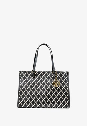 Sac fourre-tout noir avec motif tissé blanc, anses en cuir, finition en métal doré et un charme portant un logo circulaire. Fini texturé.