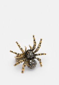 Anello in bronzo a forma di ragno con metallo testurizzato, decorato con gemme nere sul corpo, caratterizzato da gambe allungate e una fascia avvolta.