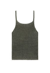 Débardeur tricoté en vert foncé, avec de fines bretelles et une coupe ajustée. La texture est lisse avec un col et un ourlet côtelés.