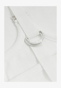 Vald, white