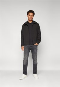 Tommy Jeans SCANTON SLIM - Vaqueros slim fit - denim black
