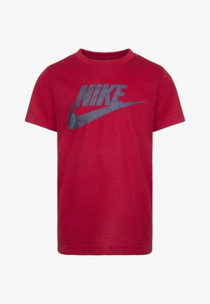 Rdeča bombažna majica s kratkimi rokavi in okroglim izrezom. Na sprednji strani je izstopajoč sivi Nike logotip.