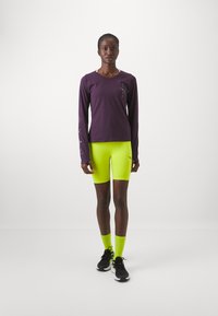 Puma HYROX RUN CLOUDSPUN  TEE - Top dugih rukava - midnight plum