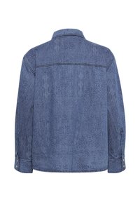 Tumedast sinisest denimsärgist on eristatavad keerukad mustrid, pikad varrukad nupuga mansettidega ja klassikaline krae. Üksikasjalik õmblemine on nähtav.