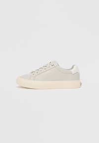 Valittu, moonstruck/marshmallow/turtledove