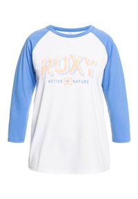 Vit basebolltröja med ljusblå raglanärmar. Har stor "ROXY"-text i orange, med "ACTIVE BY NATURE" i blått nedanför. Mjuk tyg.