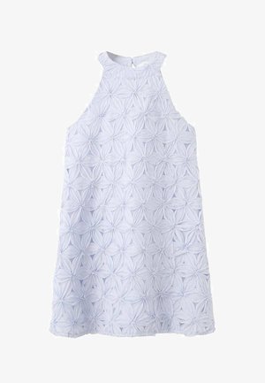 Vestido sin mangas azul claro con un patrón floral texturizado, cuello redondo y cremallera trasera. El dobladillo es ligeramente fruncido.