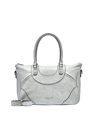 Silberne Kunstleder-Handtasche mit doppelten Griffen, Reißverschluss und abnehmbarem Schultergurt. Mit geprägtem Muster und Logo-Details.