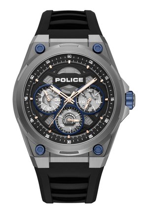 Police-brändin rannekello, jossa musta ja hopeanvärinen kellotaulu, kolme apunäyttöä 24 tunnin, päivän ja päivämäärän toiminnoille, siniset yksityiskohdat ja musta kumiranneke.