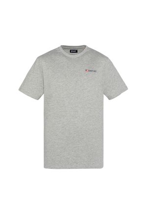 Camiseta gris de algodón, con cuello redondo y mangas cortas. Pequeño logo "SCHOTT NYC" en azul y rojo en la parte delantera.
