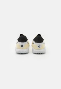 Nike Performance TIEMPO LEGEND 10 PRO TF - Ghete de fotbal pentru gazon sintetic - lemonade/black/metallic gold coin