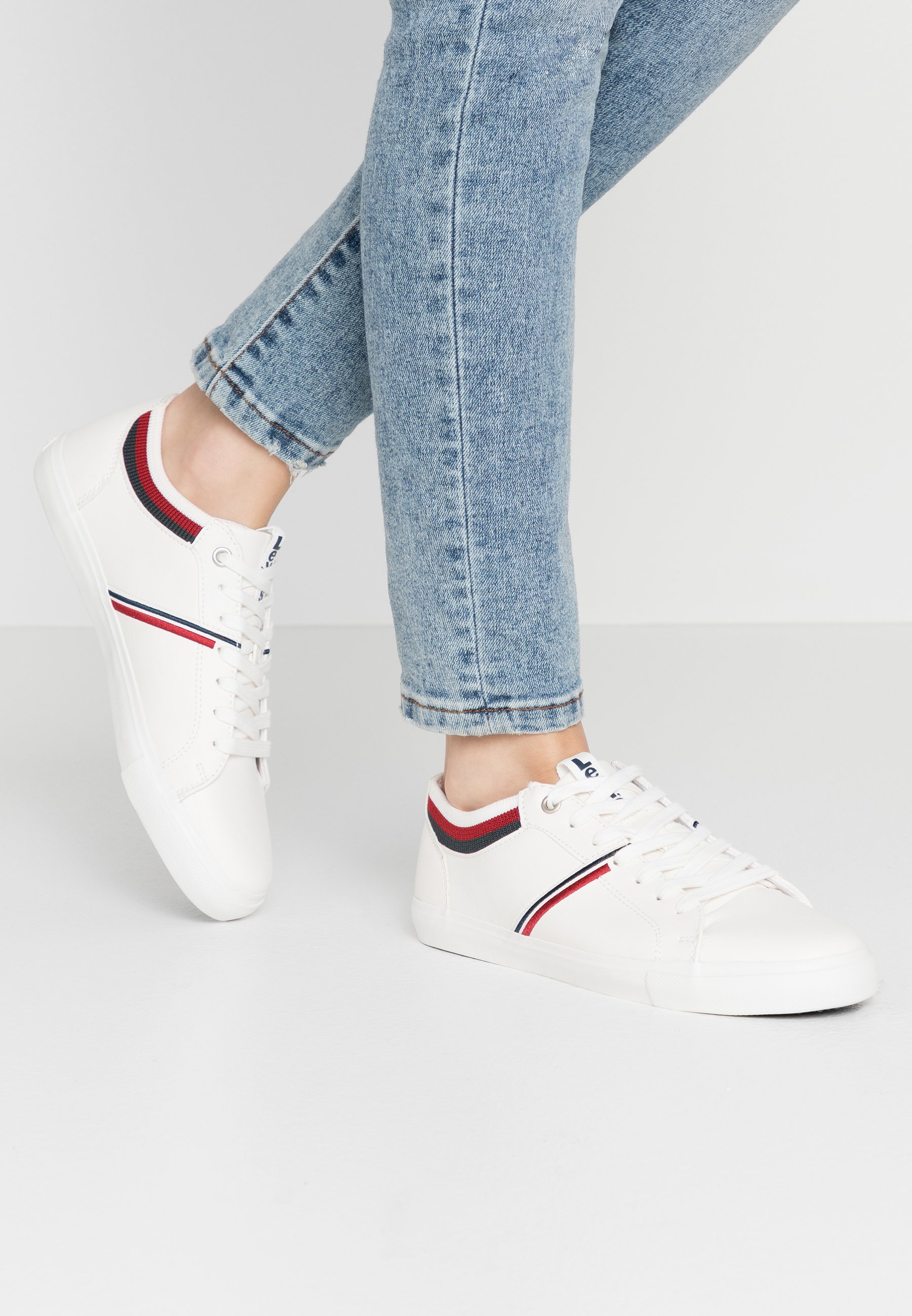 levis woods trainers