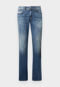 Niebieskie jeansy z denimu o wyblakłym wykończeniu, prostym kroju nogawki, styl pięciu kieszeni oraz subtelne detale w postaci przeszyć. Klasyczne zapięcie na guziki.